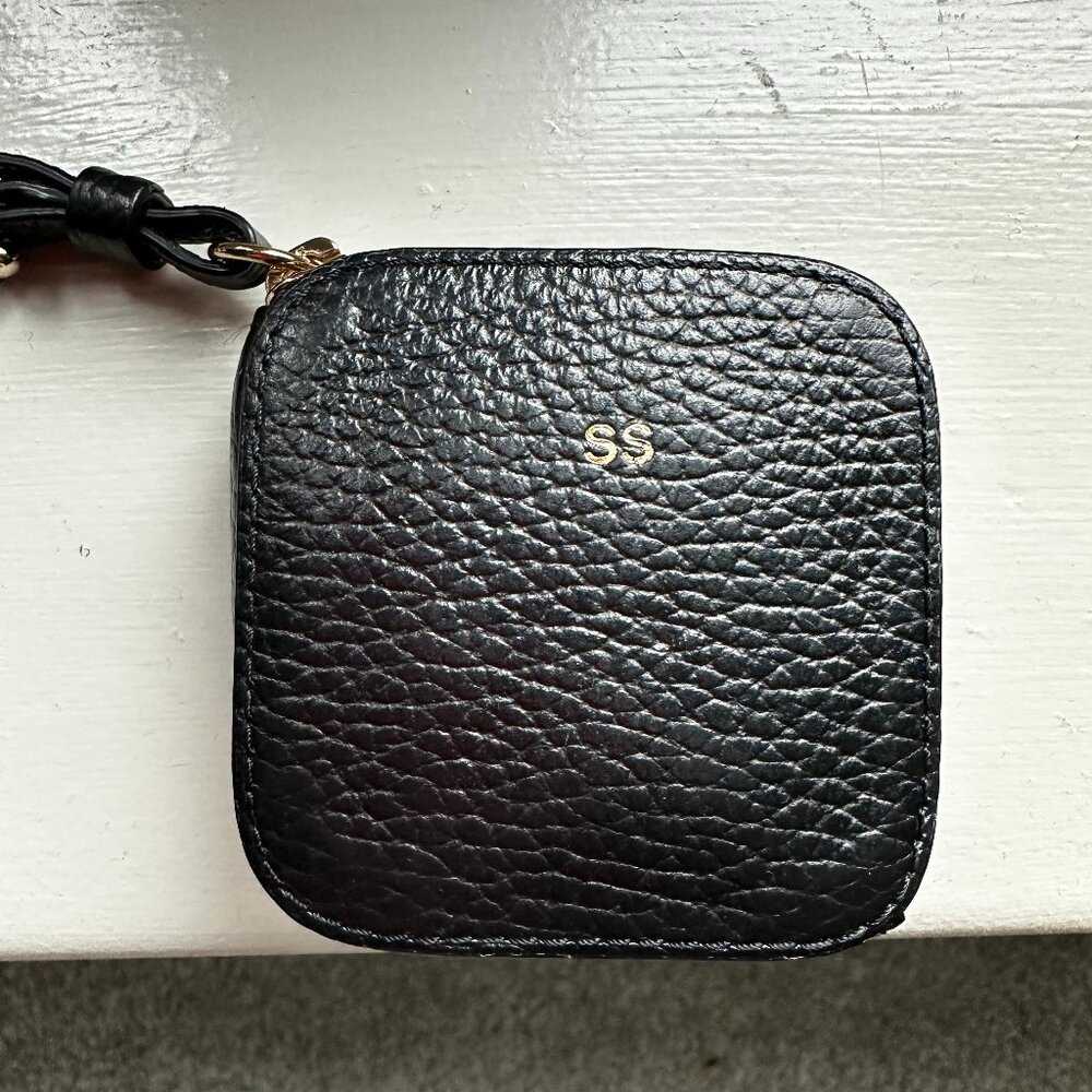 Cuyana Leather Airpod Case